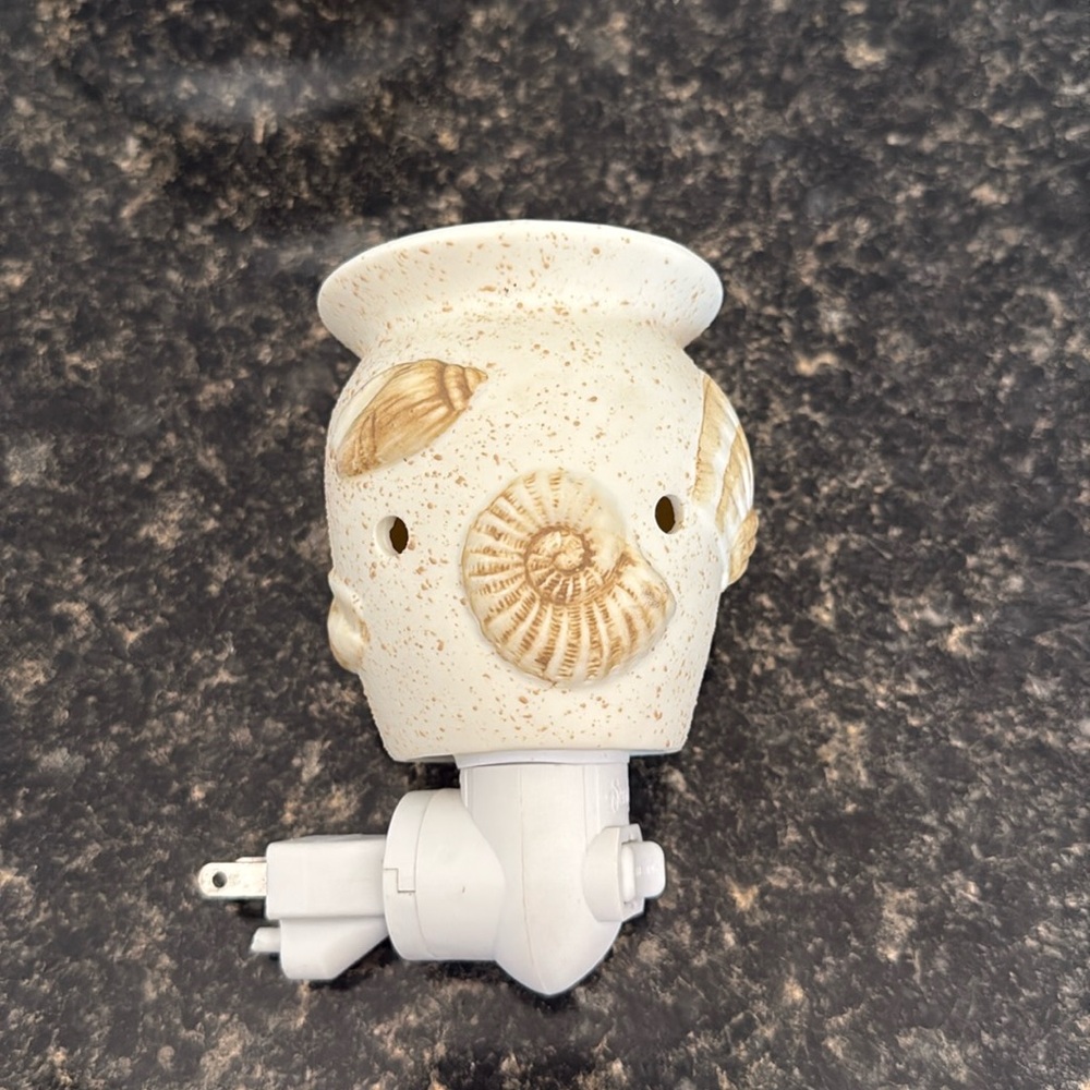 Scentsy Seashell Plug-In Shell Beach Decor Night Light Wax Warmer Retired - Picture 2 of 12